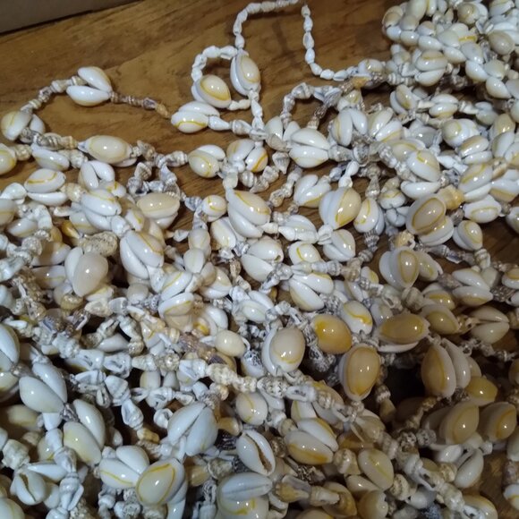 Lot Of Over 20 Shell Necklaces - Picture 6 of 9